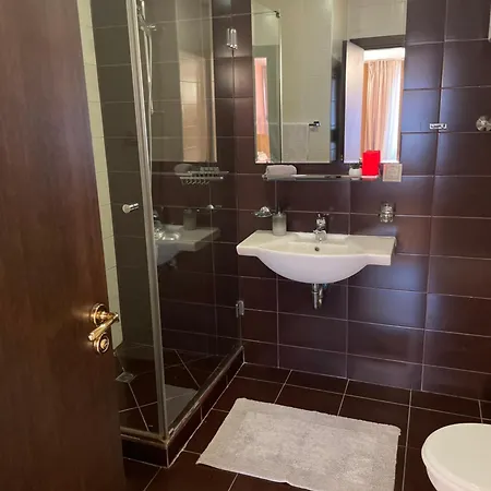 2br Near Gondola With Parking By Si Apartment