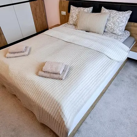 2br Near Gondola By Si * 班斯科