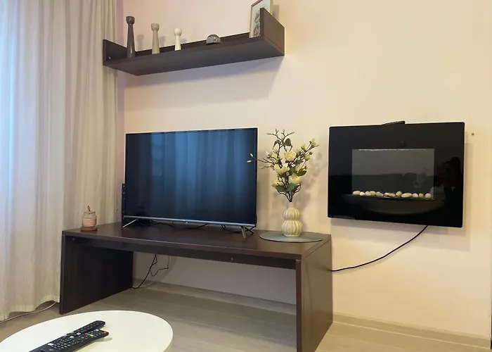 2br Near Gondola By Si Apartment