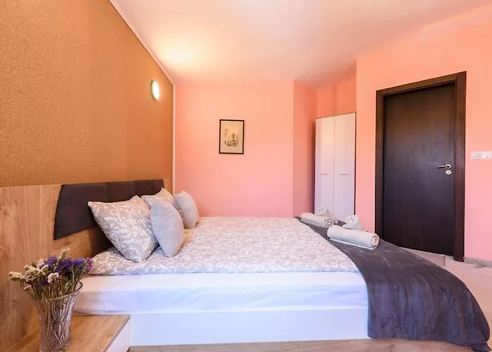 Apartment 2br Near Gondola By Si