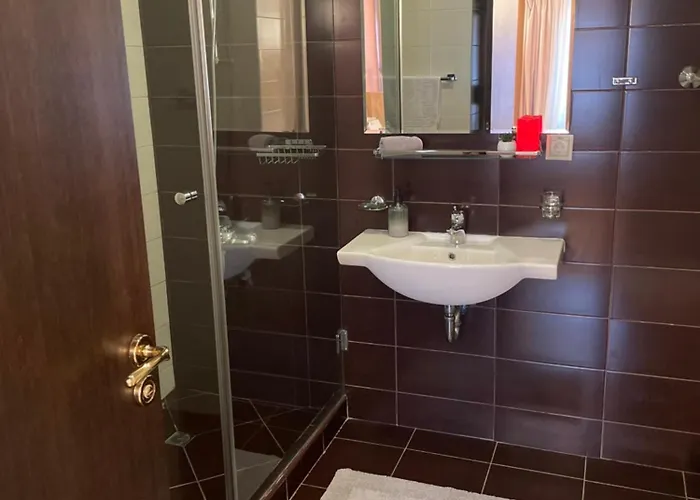 2br Near Gondola By Si Apartment